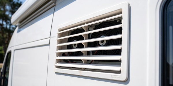 Ventilateur pour frigo trimixte : choisir et installer